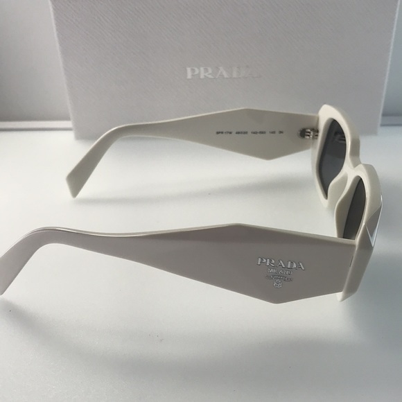 Authentic- 💯- New  - Prada Runway sunglasses SPR 17W Prada - Picture 7 of 16